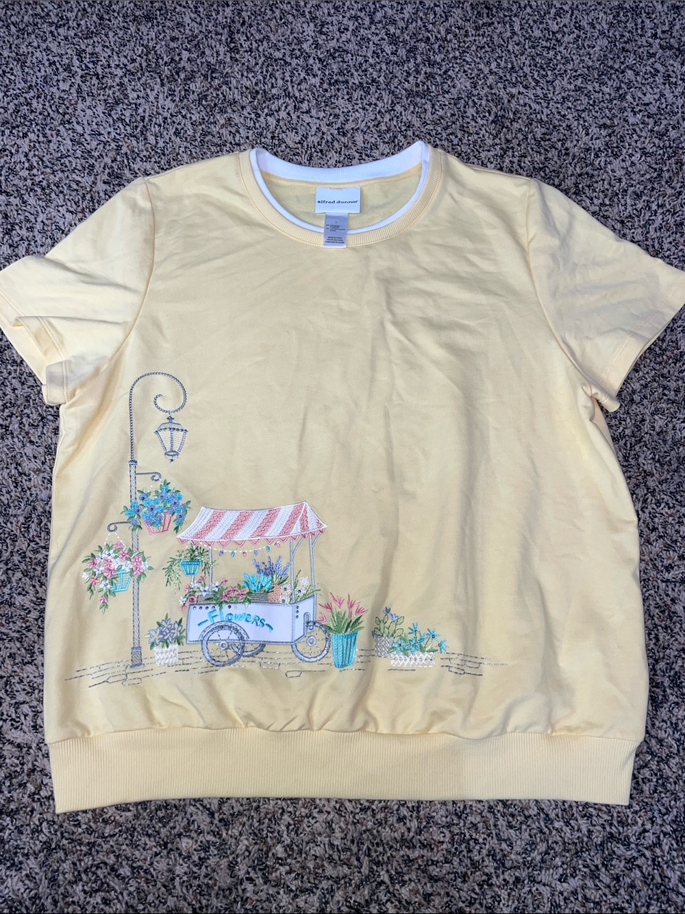 Vintage Alfred Dunner Yellow Flower Cart Graphic Tee Size L NWOT